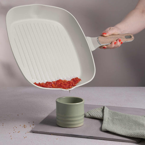Product image of Grill pan 28cm. Part of the Sahara Nordic Collection . Features: • Material: forged aluminum with non-stick titanPro coating • Grill pan Ø28*4,1 cm 2,1L • Color: matt cream, wooden REGISTERED DESIGN BY BERLINGER .... (Giftbox view). Official Berlinger Haus product, boosted by Promintra sl.