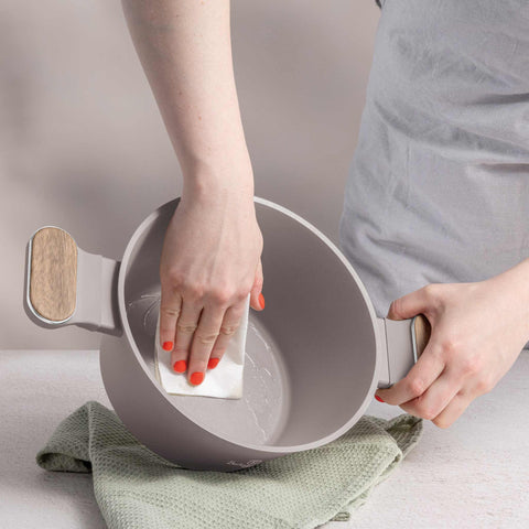 BH/8338, Cacerola con tapa de 20 cm, color topo mate, de madera, cacerola de 20 cm, nuevo diseño de mango, cacerola, olla, cacerola con tapa, utensilios de cocina, cocina, ollas y cazuelas