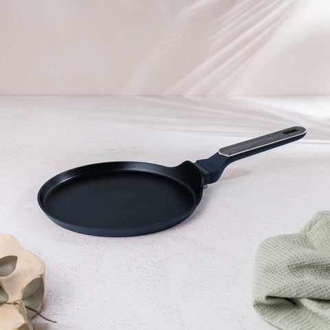  BH/8367, Sartén para panqueques de 25 cm, Azul mate, Madera gris, Sartén para panqueques de 25 cm, Nuevo diseño de mango, Sartén para panqueques, Utensilios de cocina, Cocina, Sartenes, Sartén para crepes/panqueques