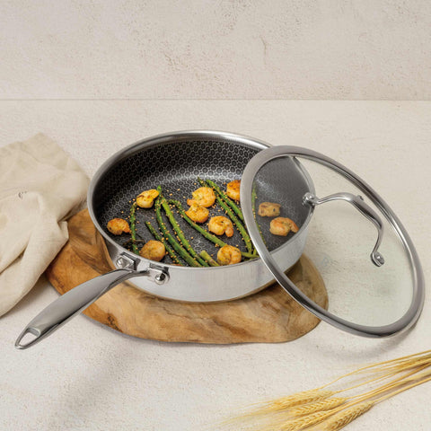 Sartén Honda Con Tapa 24Cm, Imagen lifestyle