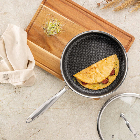 Sartén Honda Con Tapa 24Cm, Imagen lifestyle