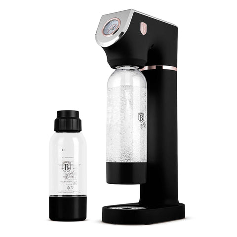 Product image of Soda maker with 2bottles and barometer universal CO2cylinders size. Part of the Black Rose Collection . Features: • Material: stainless steel, pp • Size: 43,5*22*12 cm • 2 pcs pp bottle with cup: 1,0L and 0,5L • Universal, standard CO2 cylinders size (not inclu.... (Studio view). Official Berlinger Haus product, boosted by Promintra sl.