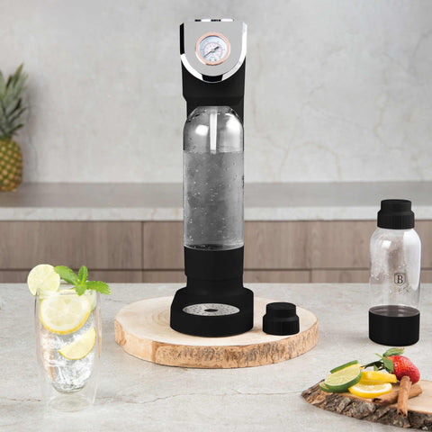 Product image of Soda maker with 2bottles and barometer universal CO2cylinders size. Part of the Black Rose Collection . Features: • Material: stainless steel, pp • Size: 43,5*22*12 cm • 2 pcs pp bottle with cup: 1,0L and 0,5L • Universal, standard CO2 cylinders size (not inclu.... (Studio view). Official Berlinger Haus product, boosted by Promintra sl.