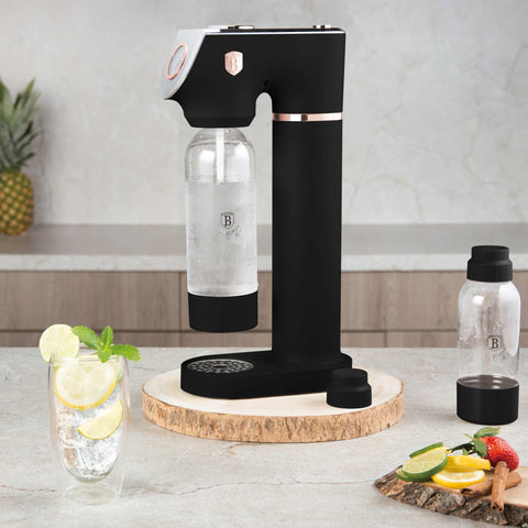 Product image of Soda maker with 2bottles and barometer universal CO2cylinders size. Part of the Black Rose Collection . Features: • Material: stainless steel, pp • Size: 43,5*22*12 cm • 2 pcs pp bottle with cup: 1,0L and 0,5L • Universal, standard CO2 cylinders size (not inclu.... (Studio view). Official Berlinger Haus product, boosted by Promintra sl.
