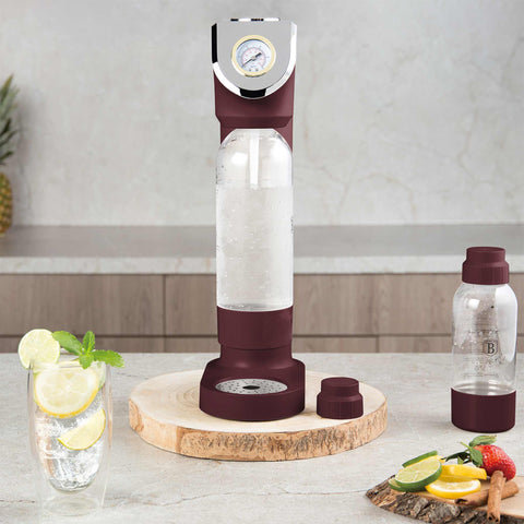 Product image of Soda maker with 2bottles and barometer universal CO2cylinders size. Part of the Leonardo Collection . Features: • Material: stainless steel, pp • Size: 43,5*22*12 cm • 2 pcs pp bottle with cup: 1,0L and 0,5L • Universal, standard CO2 cylinders size (not inclu.... (Studio view). Official Berlinger Haus product, boosted by Promintra sl.