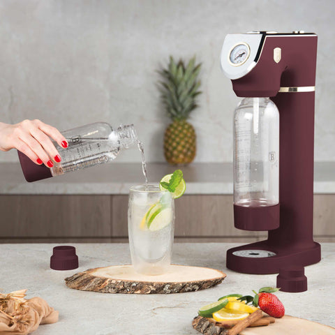 Product image of Soda maker with 2bottles and barometer universal CO2cylinders size. Part of the Leonardo Collection . Features: • Material: stainless steel, pp • Size: 43,5*22*12 cm • 2 pcs pp bottle with cup: 1,0L and 0,5L • Universal, standard CO2 cylinders size (not inclu.... (Studio view). Official Berlinger Haus product, boosted by Promintra sl.