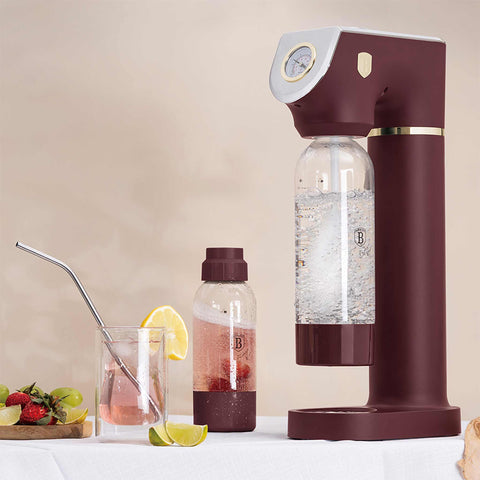 Product image of Soda maker with 2bottles and barometer universal CO2cylinders size. Part of the Leonardo Collection . Features: • Material: stainless steel, pp • Size: 43,5*22*12 cm • 2 pcs pp bottle with cup: 1,0L and 0,5L • Universal, standard CO2 cylinders size (not inclu.... (Studio view). Official Berlinger Haus product, boosted by Promintra sl.