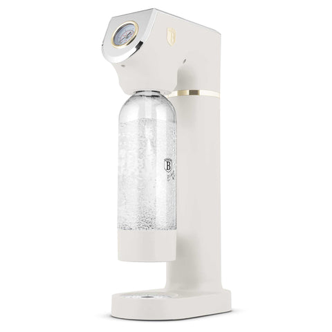 Product image of Soda maker with 2bottles and barometer universal CO2cylinders size. Part of the Sahara Collection . Features: • Material: stainless steel, pp • Size: 43,5*22*12 cm • 2 pcs pp bottle with cup: 1,0L and 0,5L • Universal, standard CO2 cylinders size (not inclu.... (Studio view). Official Berlinger Haus product, boosted by Promintra sl.