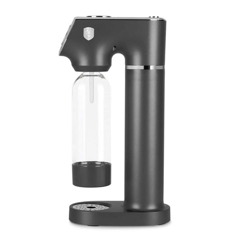 Product image of Soda maker with 2bottles and barometer universal CO2cylinders size. Part of the Anthracite Collection . Features: • Material: stainless steel, pp • Size: 43,5*22*12 cm • 2 pcs pp bottle with cup: 1,0L and 0,5L • Universal, standard CO2 cylinders size (not inclu.... (Studio view). Official Berlinger Haus product, boosted by Promintra sl.