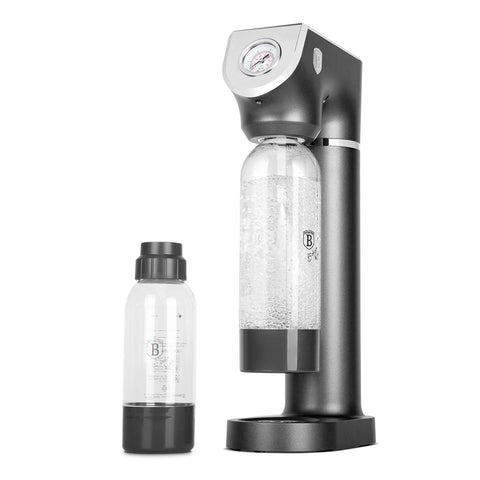 Product image of Soda maker with 2bottles and barometer universal CO2cylinders size. Part of the Anthracite Collection . Features: • Material: stainless steel, pp • Size: 43,5*22*12 cm • 2 pcs pp bottle with cup: 1,0L and 0,5L • Universal, standard CO2 cylinders size (not inclu.... (Studio view). Official Berlinger Haus product, boosted by Promintra sl.