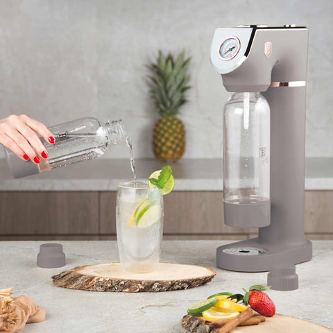 Product image of Soda maker with 2bottles and barometer universal CO2cylinders size. Part of the Taupe Collection . Features: • Material: stainless steel, pp • Size: 43,5*22*12 cm • 2 pcs pp bottle with cup: 1,0L and 0,5L • Universal, standard CO2 cylinders size (not inclu.... (Studio view). Official Berlinger Haus product, boosted by Promintra sl.