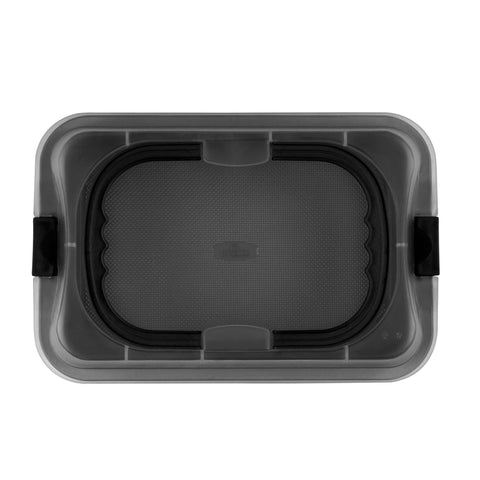 Product image of Oblong roaster with lid. Part of the Matte Black Collection/Black Rose Collection . Features: • Material: carbon steel with titanPro non-stick coating, plastic cover • Size: 36,5*24,5*5,5 cm • Color: matt black. (Studio view). Official Berlinger Haus product, boosted by Promintra sl.