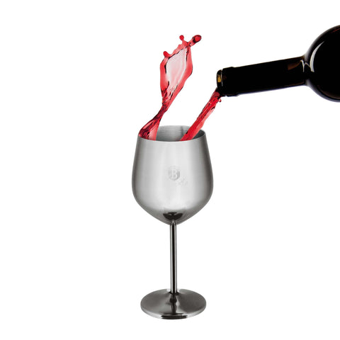 Product image of 2pcs metal wine glass set. Part of the Black Vantage Collection/Matte Black Collection/Black Silver Collection/Eternal Collection/Anthracite Collection . Features: • Material: 18/10 stainless steel • Capacity: 550 ml • 2 pcs set • Color: stainless steel. (Studio view). Official Berlinger Haus product, boosted by Promintra sl.
