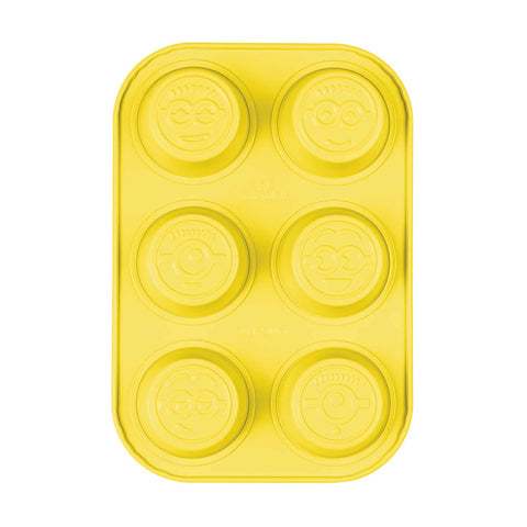 Product image of 6cups muffin pan with pasty bag. Part of the Minions Collection . Features: • Material: carbon steel with titanPro non-stick coating • Size: 26,5*18,5*2,5 cm • Pastry bag with 4 decorating tips • Color: yellow. (Studio view). Official Berlinger Haus product, boosted by Promintra sl.