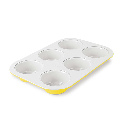Product image of 6cups muffin pan with pasty bag. Part of the Minions Collection . Features: • Material: carbon steel with titanPro non-stick coating • Size: 26,5*18,5*2,5 cm • Pastry bag with 4 decorating tips • Color: yellow. (Studio view). Official Berlinger Haus product, boosted by Promintra sl.