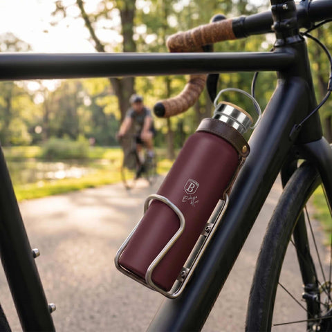 Product image of Flask with bamboo lid 0,6L. Part of the Leonardo Collection . Features: • Material: 18/10 stainless steel with matt powder coating • Bamboo lid • Capacity: 0,6 L • Color: matt bordeaux • Packing: giftbox. (Studio view). Official Berlinger Haus product, boosted by Promintra sl.