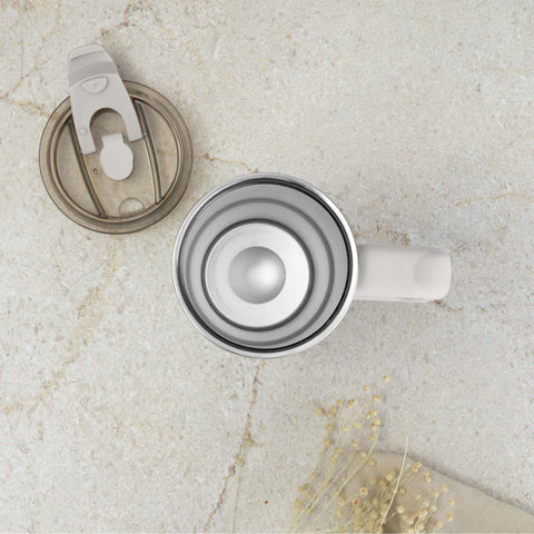 Product image of Thermo mug 1L. Part of the Sahara Collection . Features: • Material: 18/10 stainless steel, cap: plastic, with matt powder coating • Capacity: 1 L • Accessories: • 30 cm straw • Color: matt cream • Packin.... (Studio view). Official Berlinger Haus product, boosted by Promintra sl.