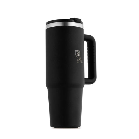 Product image of Thermo mug 1L. Part of the Matte Black Collection . Features: • Material: 18/10 stainless steel, cap: plastic, with matt powder coating • Capacity: 1 L • Accessories: • 30 cm straw • Color: black • Packing: ha.... (Studio view). Official Berlinger Haus product, boosted by Promintra sl.