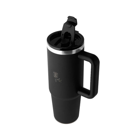 Product image of Thermo mug 1L. Part of the Matte Black Collection . Features: • Material: 18/10 stainless steel, cap: plastic, with matt powder coating • Capacity: 1 L • Accessories: • 30 cm straw • Color: black • Packing: ha.... (Studio view). Official Berlinger Haus product, boosted by Promintra sl.