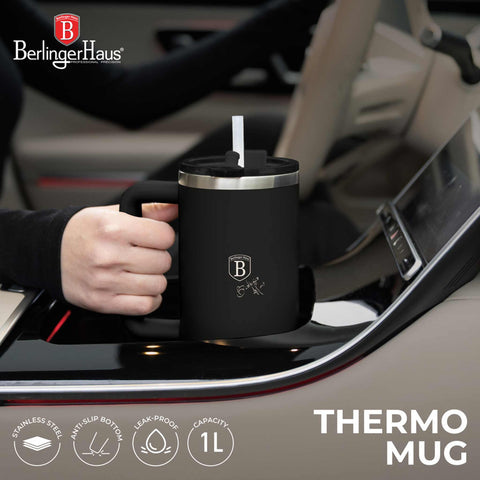 Product image of Thermo mug 1L. Part of the Matte Black Collection . Features: • Material: 18/10 stainless steel, cap: plastic, with matt powder coating • Capacity: 1 L • Accessories: • 30 cm straw • Color: black • Packing: ha.... (Studio view). Official Berlinger Haus product, boosted by Promintra sl.