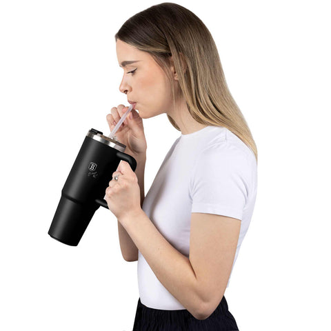 Product image of Thermo mug 1L. Part of the Matte Black Collection . Features: • Material: 18/10 stainless steel, cap: plastic, with matt powder coating • Capacity: 1 L • Accessories: • 30 cm straw • Color: black • Packing: ha.... (Studio view). Official Berlinger Haus product, boosted by Promintra sl.