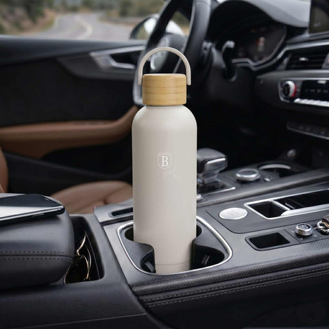 Product image of Vacuum flask with bamboo lid 0,5L. Part of the Sahara Collection . Features: • Material: 18/10 stainless steel with matt powder coating • Bamboo lid • Capacity: 0,5 L • Color: matt cream • Packing: giftbox. (Studio view). Official Berlinger Haus product, boosted by Promintra sl.