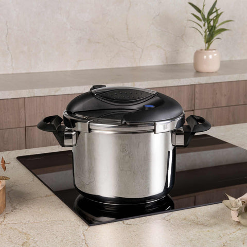 Product image of Turbo pressure cooker 6L. Part of the Eternal Collection . Features: • Material: 304 = 18/10 Stainless steel • Capacity: 6L • Size: 22*17,2 cm. (Studio view). Official Berlinger Haus product, boosted by Promintra sl.
