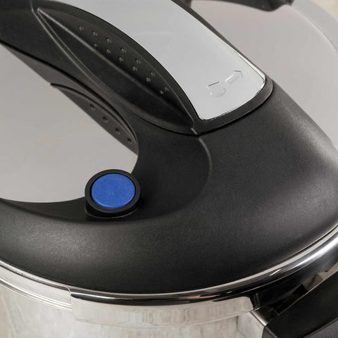 Product image of Turbo pressure cooker 6L. Part of the Eternal Collection . Features: • Material: 304 = 18/10 Stainless steel • Capacity: 6L • Size: 22*17,2 cm. (Studio view). Official Berlinger Haus product, boosted by Promintra sl.