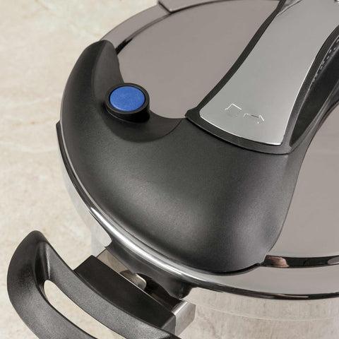 Product image of Turbo pressure cooker 6L. Part of the Eternal Collection . Features: • Material: 304 = 18/10 Stainless steel • Capacity: 6L • Size: 22*17,2 cm. (Studio view). Official Berlinger Haus product, boosted by Promintra sl.