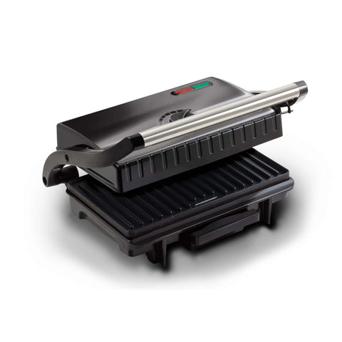 Electric grill with oil collecting tray