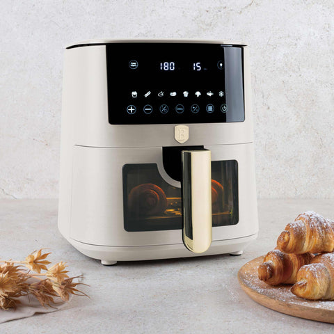 Product image of Air fryer 5L visible window. Part of the Sahara Collection . Features: • Power: 220-240V ~ 1400W • Temperature control: 40-200℃ • Include: • XL SIZE: food basket with non-stick coating 5L • DIGITAL • Color: matt cream. (Studio view). Official Berlinger Haus product, boosted by Promintra sl.