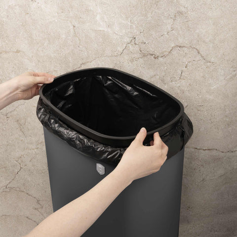 Contenedor Con Sensor De 58L, Imagen lifestyle