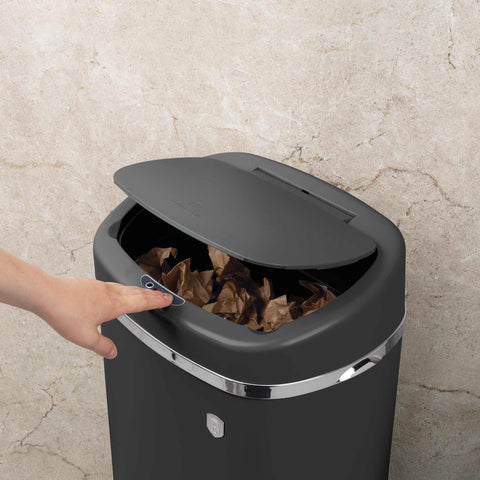 Contenedor Con Sensor De 58L, Imagen lifestyle
