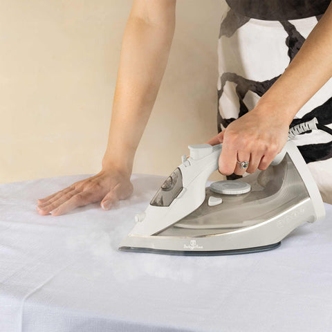 Product image of Iron. Part of the Sahara Collection . Features: • 220-240V, 50/60Hz, 2200 W • Functions: Dry/Steam/Burst/Spray/Self clean • Water tank capacity: 300 ml • Soleplate size: 22.4*12.3 cm • Length of .... (Studio view). Official Berlinger Haus product, boosted by Promintra sl.