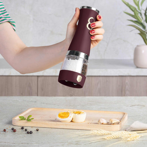 Product image of 2in1 electric pepper and salt mill. Part of the Leonardo Collection . Features: • Material: stainless steel with CERAMIC grinder • Batteries: 4 pcs AA (not inc.) • Color: matt bordeaux. (Studio view). Official Berlinger Haus product, boosted by Promintra sl.