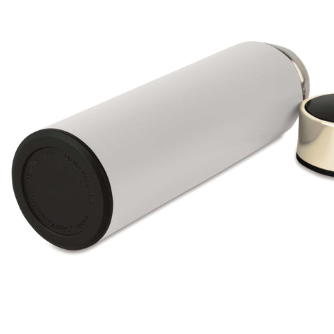 Product image of Drinking bottle with LED temperature display 0,5L. Part of the Sahara Collection . Features: • Material: inner body 18/10 stainless steel with matt powder coating • Capacity: 0,5 L • 18/10 stainless steel purifying filter • Color: matt crea.... (Studio view). Official Berlinger Haus product, boosted by Promintra sl.