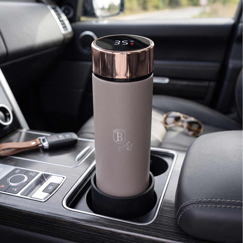 Product image of Drinking bottle with LED temperature display 0,5L. Part of the Taupe Collection . Features: • Material: inner body 18/10 stainless steel with matt powder coating • Capacity: 0,5 L • 18/10 stainless steel purifying filter • Color: matt taup.... (Studio view). Official Berlinger Haus product, boosted by Promintra sl.