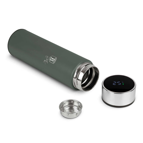 Product image of Drinking bottle with LED temperature display 0,5L. Part of the Matte Green Collection . Features: • Material: inner body 18/10 stainless steel with matt powder coating • Capacity: 0,5 L • 18/10 stainless steel purifying filter • Color: matt gree.... (Studio view). Official Berlinger Haus product, boosted by Promintra sl.