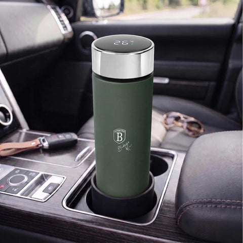 Product image of Drinking bottle with LED temperature display 0,5L. Part of the Matte Green Collection . Features: • Material: inner body 18/10 stainless steel with matt powder coating • Capacity: 0,5 L • 18/10 stainless steel purifying filter • Color: matt gree.... (Studio view). Official Berlinger Haus product, boosted by Promintra sl.