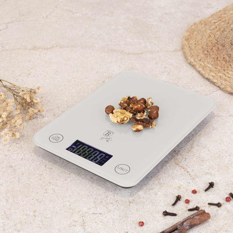 Product image of Digital glass kitchen scale capacity 5kg. Part of the Sahara Collection . Features: • Material: tempered glass and plastic • Capacity: 5 kg • Size: 19,5*14,5 cm • Weight unit: g/oz/ml/lb/fl • 2 pcs AAA battery included • Color: cream. (Studio view). Official Berlinger Haus product, boosted by Promintra sl.