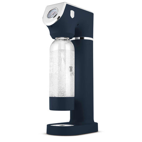Product image of Soda maker with 2bottles and barometer universal CO2cylinders size. Part of the Deep Sea Collection . Features: • Material: stainless steel, pp • Size: 43,5*22*12 cm • 2 pcs pp bottle with cup: 1,0L and 0,5L • Universal, standard CO2 cylinders size (not inclu.... (Studio view). Official Berlinger Haus product, boosted by Promintra sl.