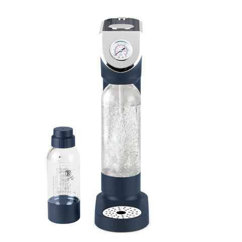 Product image of Soda maker with 2bottles and barometer universal CO2cylinders size. Part of the Deep Sea Collection . Features: • Material: stainless steel, pp • Size: 43,5*22*12 cm • 2 pcs pp bottle with cup: 1,0L and 0,5L • Universal, standard CO2 cylinders size (not inclu.... (Studio view). Official Berlinger Haus product, boosted by Promintra sl.