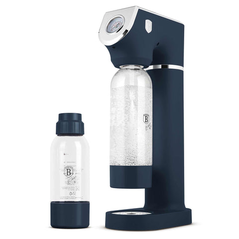 Product image of Soda maker with 2bottles and barometer universal CO2cylinders size. Part of the Deep Sea Collection . Features: • Material: stainless steel, pp • Size: 43,5*22*12 cm • 2 pcs pp bottle with cup: 1,0L and 0,5L • Universal, standard CO2 cylinders size (not inclu.... (Studio view). Official Berlinger Haus product, boosted by Promintra sl.