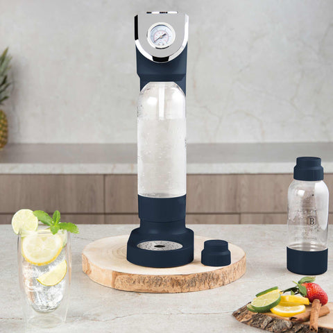 Product image of Soda maker with 2bottles and barometer universal CO2cylinders size. Part of the Deep Sea Collection . Features: • Material: stainless steel, pp • Size: 43,5*22*12 cm • 2 pcs pp bottle with cup: 1,0L and 0,5L • Universal, standard CO2 cylinders size (not inclu.... (Studio view). Official Berlinger Haus product, boosted by Promintra sl.