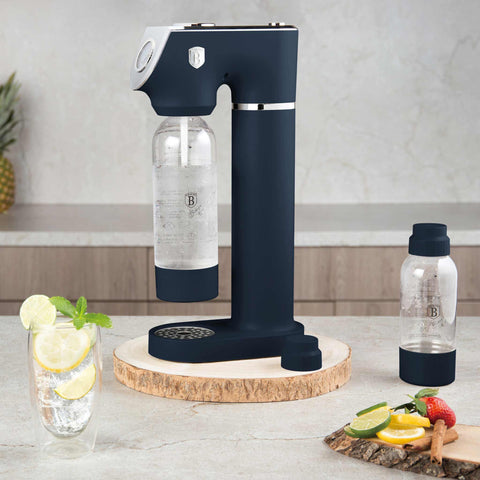 Product image of Soda maker with 2bottles and barometer universal CO2cylinders size. Part of the Deep Sea Collection . Features: • Material: stainless steel, pp • Size: 43,5*22*12 cm • 2 pcs pp bottle with cup: 1,0L and 0,5L • Universal, standard CO2 cylinders size (not inclu.... (Studio view). Official Berlinger Haus product, boosted by Promintra sl.