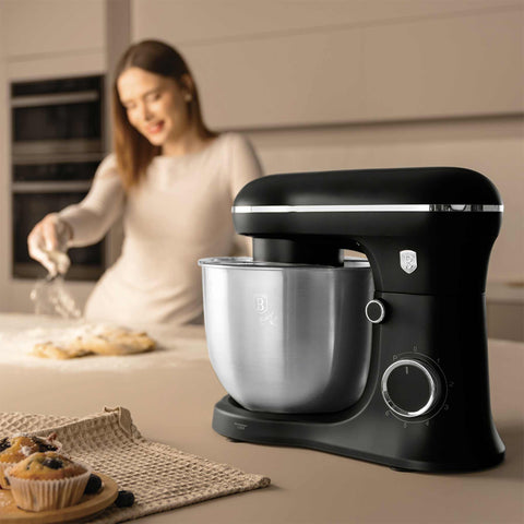 Product image of Kitchen machine. Part of the Black Vantage Collection/Matte Black Collection/Black Silver Collection . Features: • Material: stainless steel, plastic • 1500 W, 220-240V, 50/60 Hz • Include: • 18/10 stainless steel bowl 5L • Non-stick dough hook • Non-stick bea.... (Studio view). Official Berlinger Haus product, boosted by Promintra sl.