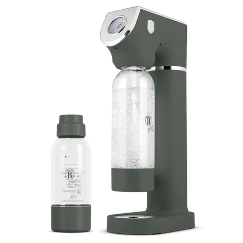 Product image of Soda maker with 2bottles and barometer universal CO2cylinders size. Part of the Matte Green Collection . Features: • Material: stainless steel, pp • Size: 43,5*22*12 cm • 2 pcs pp bottle with cup: 1,0L and 0,5L • Universal, standard CO2 cylinders size (not inclu.... (Studio view). Official Berlinger Haus product, boosted by Promintra sl.