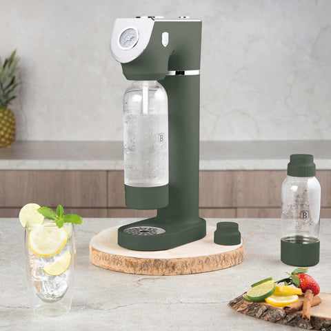 Product image of Soda maker with 2bottles and barometer universal CO2cylinders size. Part of the Matte Green Collection . Features: • Material: stainless steel, pp • Size: 43,5*22*12 cm • 2 pcs pp bottle with cup: 1,0L and 0,5L • Universal, standard CO2 cylinders size (not inclu.... (Studio view). Official Berlinger Haus product, boosted by Promintra sl.