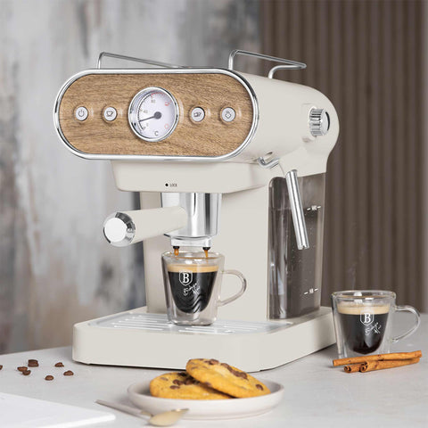 Product image of Espresso coffee maker 3in1. Part of the Sahara Nordic Collection . Features: • Material: stainless steel • Power: 950 W • Voltage: 220-240V 50-60 Hz • 1,2L water tank • 1 and 2 cup filter • 2 in 1 plastic spoon with tamper •.... (Studio view). Official Berlinger Haus product, boosted by Promintra sl.