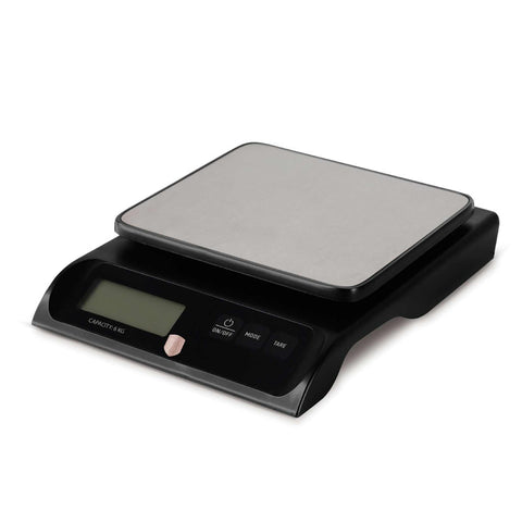 Product image of Digital kitchen scale capacity 6kg. Part of the Black Rose Collection . Features: • Material: stainless steel and plastic • Capacity: 6 kg • Size: 18,8*15*4,2 cm • Weight unit: g/oz/ml/lb • 2 pcs AAA battery included • Color: bla.... (Studio view). Official Berlinger Haus product, boosted by Promintra sl.